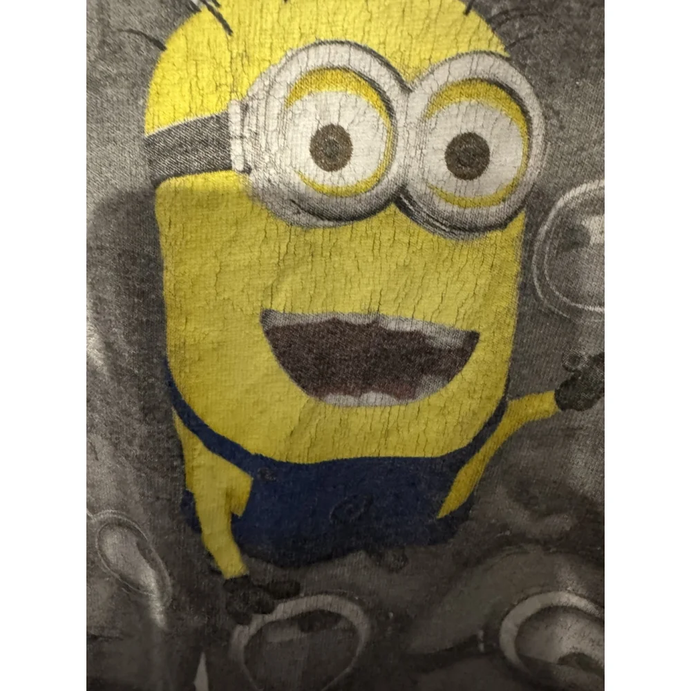 Minions Despicable Me T-Shirt Men's Size L Gray